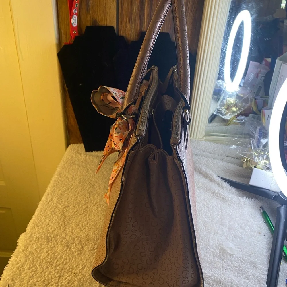 Guess Taupe Tan Satchel with Floral 🧣 scarf Large Hand bag